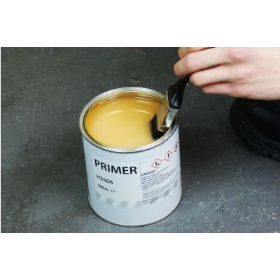 Surface primer